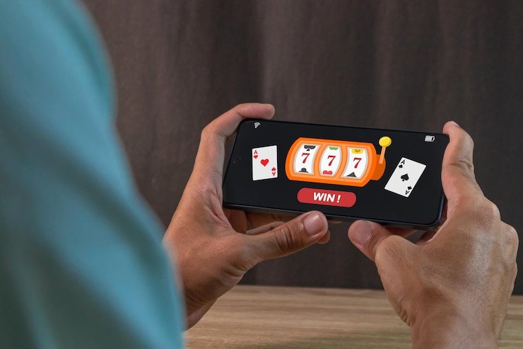 Live MSC table dealer and players at big77 slot studio